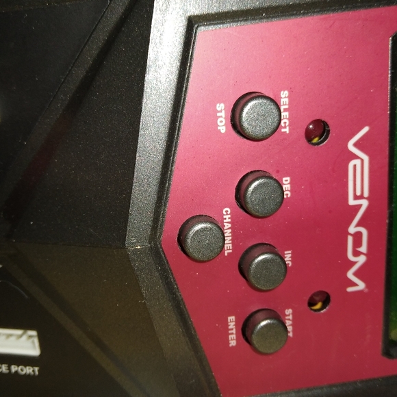 Venom 80w X2 battery charger - Picture 9 of 10